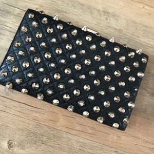 Studded clutch